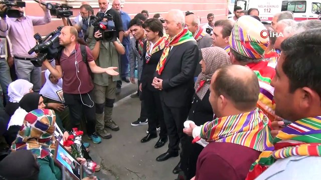 HDP il binası önünde oturma eylemi yapan ailelere destek ziyaretleri sürüyor