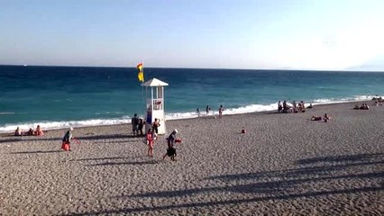 Boğulma tehlikesi geçiren tatilci kurtarıldı