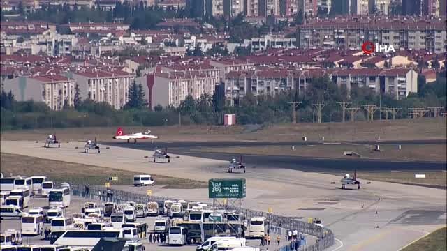TEKNOFEST'te Türk Yıldızları'ndan gösteri şovu