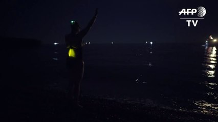 Une Américaine traverse quatre fois la Manche à la nage sans s'arrêter