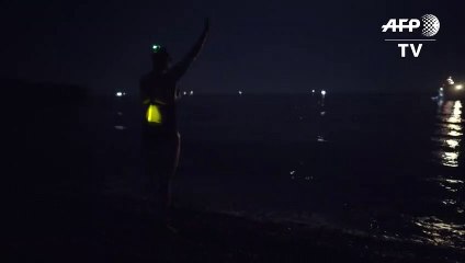 Une Américaine traverse quatre fois la Manche à la nage sans s'arrêter