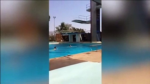 Il tente un plongeon de 10m de haut et se prend un énorme plat
