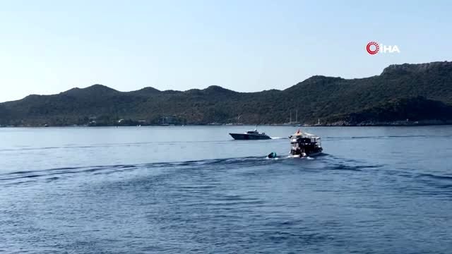 Şişme botla ölüm yolculuğuna çıkan göçmenler Sahil Güvenlik tarafından kurtarıldı