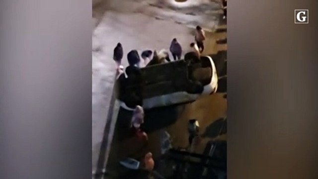 Veículo capota na Praia da Costa, em Vila Velha