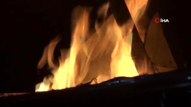 Kuzey Marmara Otoyolu'nda tırın dorsesi alev alev yandı