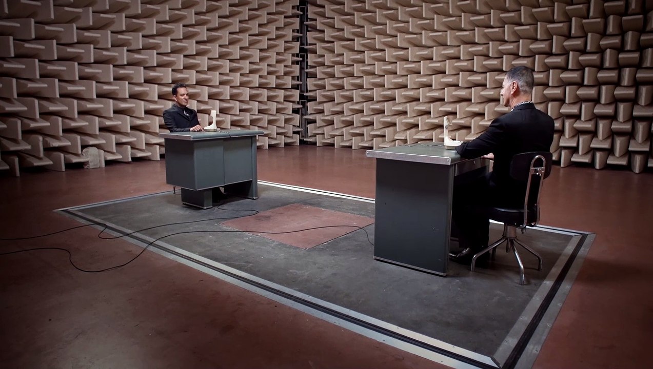 "A tes côtés", le nouveau clip de Malik Djoudi en duo avec Etienne Daho