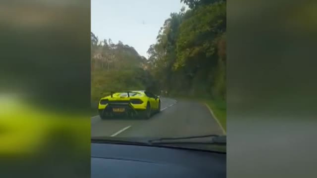 Temeraria carrera de coches deportivos en Asturias