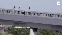 3 cascadeurs sautent d'un train en marche dans le fleuve Danube
