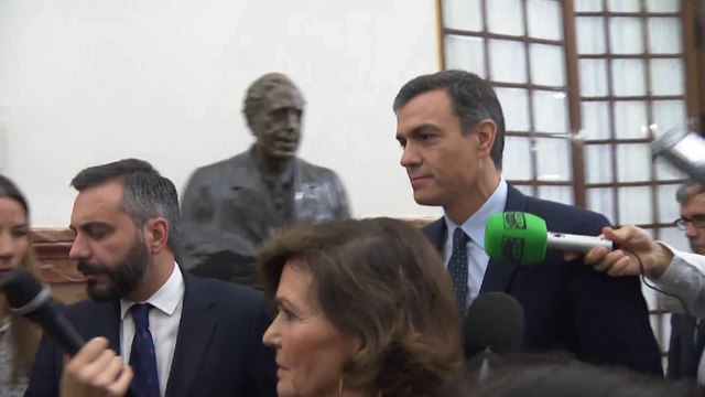 Pedro Sánchez y Carmen Calvo salen del Congreso