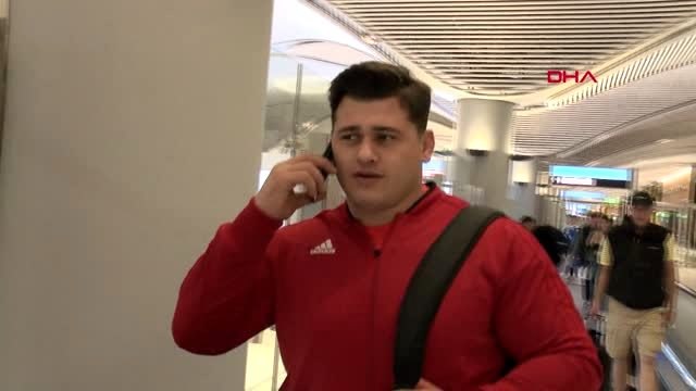 Spor dünya şampiyonu rıza kayaalp yurda döndü