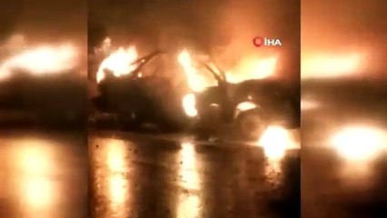 Alev alev yanan araç hurdaya döndü