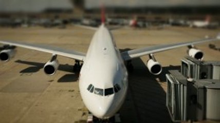 Here's the Best Time to Book 2019 Holiday Flights