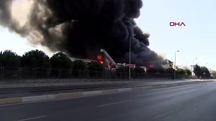 48 araç, 138 personelle müdahale; Tuzla’da fabrika yangını 2