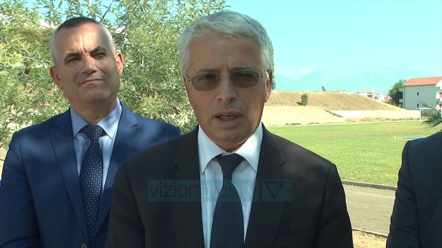 Ministri Lleshaj ndjek testimin fizik të kandidatëve për tu bërë polic - Lajme - Vizion Plus