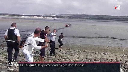 Découvrez les images impressionnantes d'un couple d'octogénaires qui s'est fait surprendre par la marée montante et s'est retrouvé piégé dans la vase au Touquet