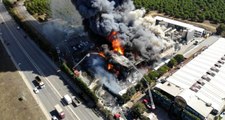 Son Dakika: Tuzla'daki fabrika yangınında korkutan patlama: 3 itfaiye eri yaralandı