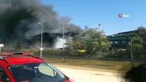 İstanbul Valiliğinden Tuzla'daki yangın ile ilgili açıklama: 'Fabrika içindeki kazanın infilak etmesi sonucu iki itfaiyecimiz yaralandı'