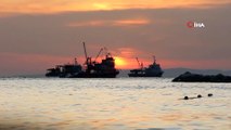 Marmara Denizi'ne Akın Eden Balıkçı Teknesi Kartpostallık Manzaralar Oluşturdu