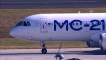 TEKNOFEST İstanbul ikinci gününde devam ediyor - Rus yolcu uçağı MC-21 gösteri uçuşu