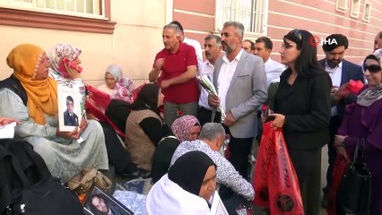 HDP Önünde Eylem Yapan Ailelere Destek Ziyaretleri Sürüyor