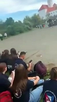 Une démonstration d'un camion de pompiers part en vrille !