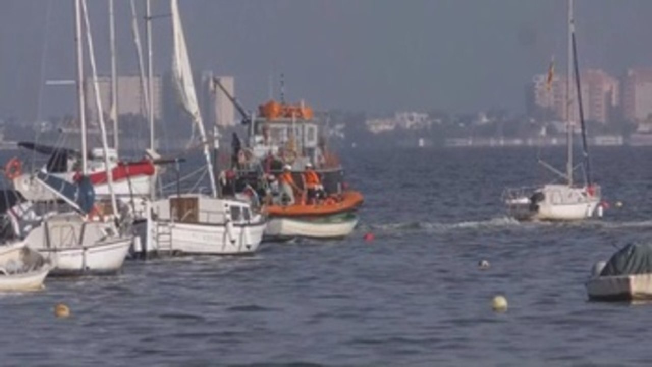 Mueren dos aviadores militares al estrellarse en el mar Menor, como el C-101