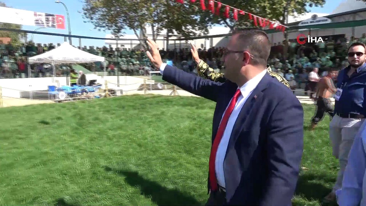 Biga Kurtuluş Güreşleri'nde başpehlivan Recep Kara oldu