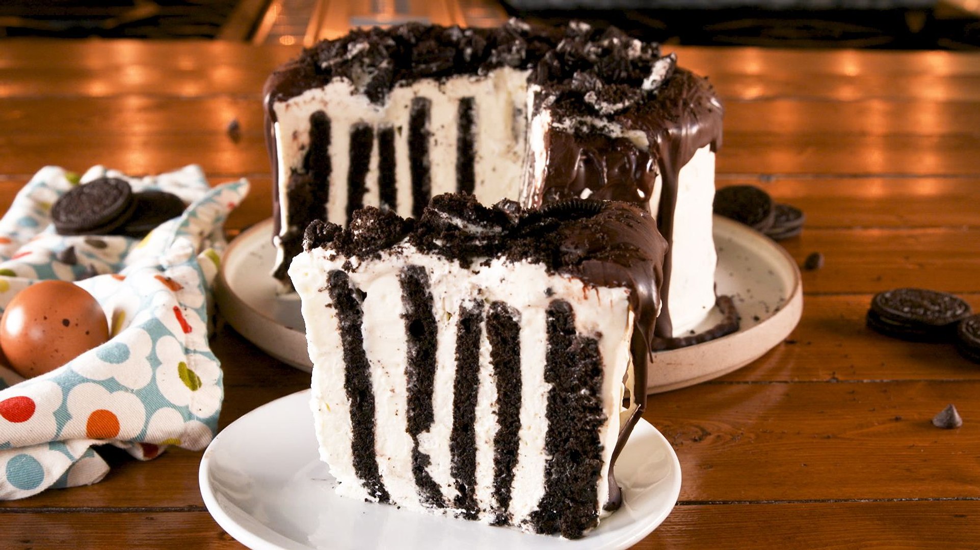 Calling All Oreo Lovers To Eat This Vertical Layer Cake Video Dailymotion