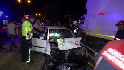Düzce otomobilde sıkışan sürücünün acısı yüzüne yansıdı