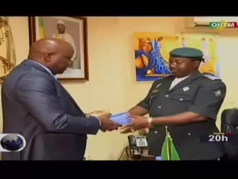 ORTM/Remise de carnet de PV aux Directeurs généraux de la police et de la gendarmerie lors du lancement de la campagne de lutte contre l’insécurité routière au Mali