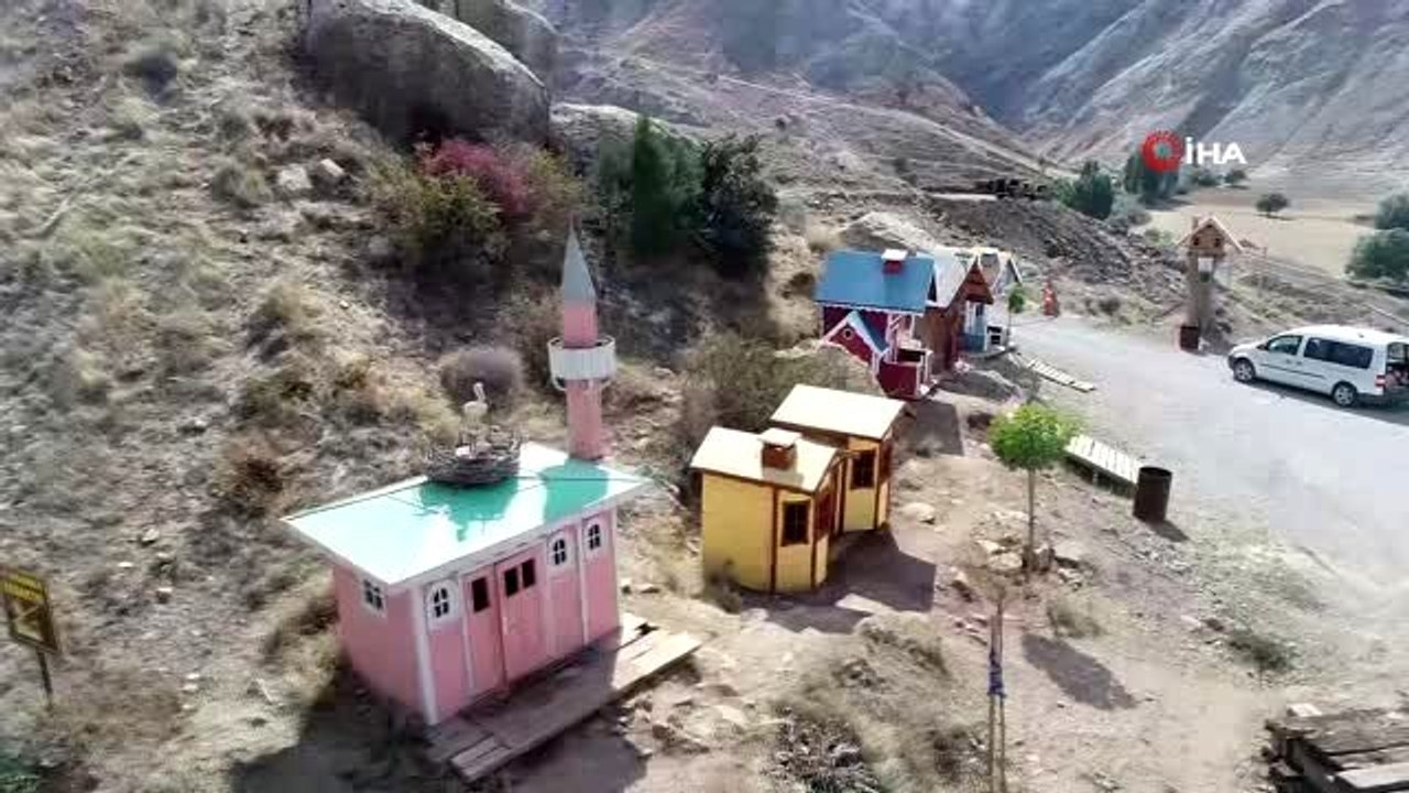 Viranelerden topladığı malzemeler ile çocuklara masal köyü kuracak.