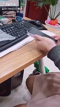 Dành dụm mấy tháng lương để mua iPhone X, cô gái khiến dân mạng “bái phục” vì pha bảo quản điện thoại như gói bánh chưng -span c