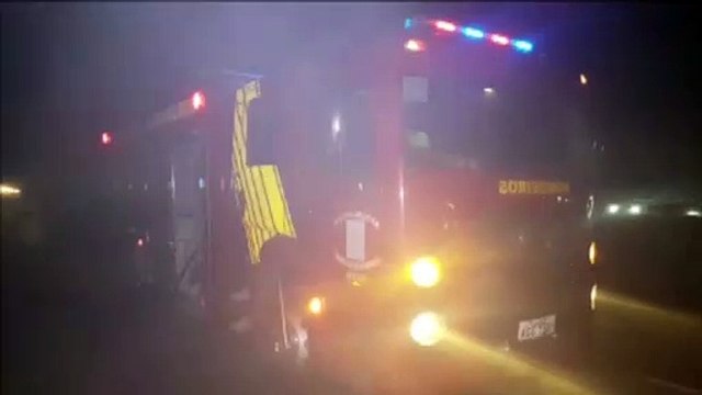 Bombeiros combatem incêndio às margens da rodovia BR-467