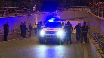 Bariyerlere çarpan kamyonet alt geçide düştü - ANKARA