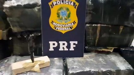 Download Video: PRF apreende quase meia tonelada de maconha; dois homens acabaram presos na ação