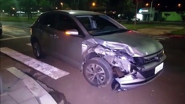 Quatro carros se envolvem em acidente de trânsito na Av. Tancredo Neves
