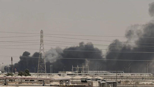 الهجوم على أرامكو بالسعودية.. الحوثيون يتبنونه والرياض تتهم طهران