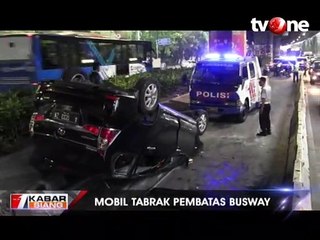 Tabrak Separator Busway, Mobil Minibus Terbalik