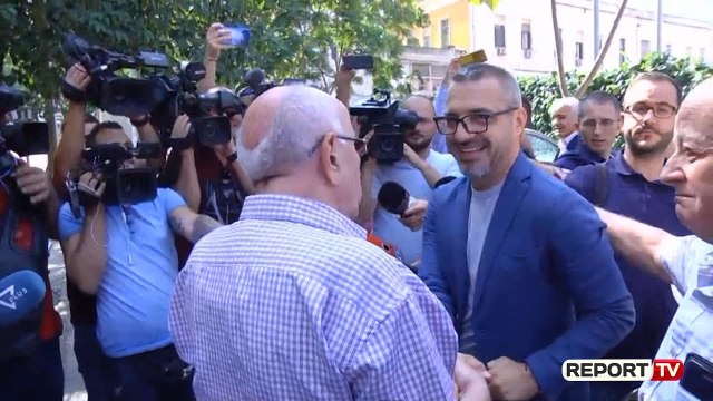 Report TV - Në pritje të vendimit, Tahiri pritet me puthje e përqafime: Ji krenar