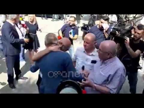 Ora News - Ministri më i mirë , Tahiri pritet nga mbështetës para gjykatës