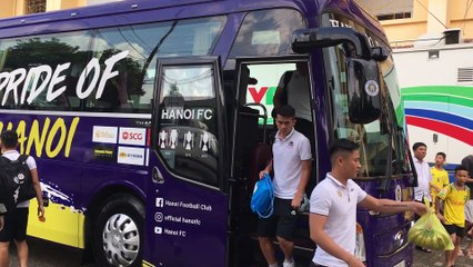 NÓNG! Quang Hải và các đồng đội đã có mặt tại SVĐ Vinh | CLB Hà Nội - SLNA | HanoiFC