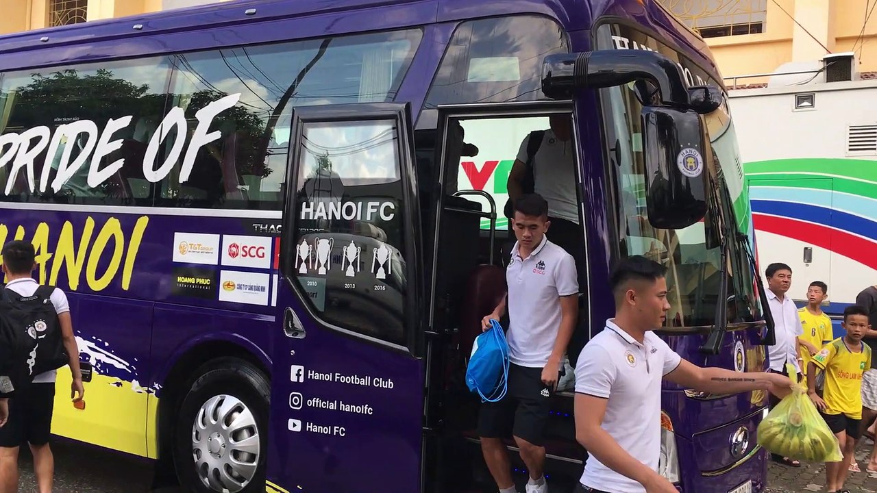 NÓNG! Quang Hải và các đồng đội đã có mặt tại SVĐ Vinh | CLB Hà Nội - SLNA | HanoiFC