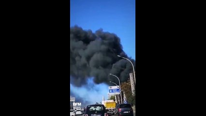 Les premières images d’un incendie dans un garage au nord de Paris