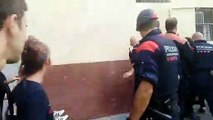 Cargas de los Mossos en Barcelona por un desahucio en el barrio de Sants