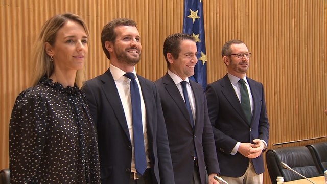 Reunión de Casado con diputados y senadores del PP