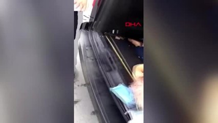 Minibüs hafriyat kamyonuna çarptı 1'i kadın 2 ağır yaralı