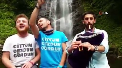 Tulum çalıp türkü söyledikleri sırada kendilerini suda buldular