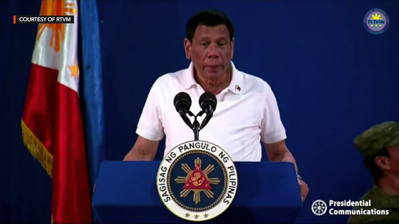 Duterte interrupted: After a fly and roach, it's a gecko's turn