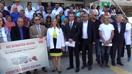 Bıçaklanan doktora meslektaşlarından destek, şiddete tepki