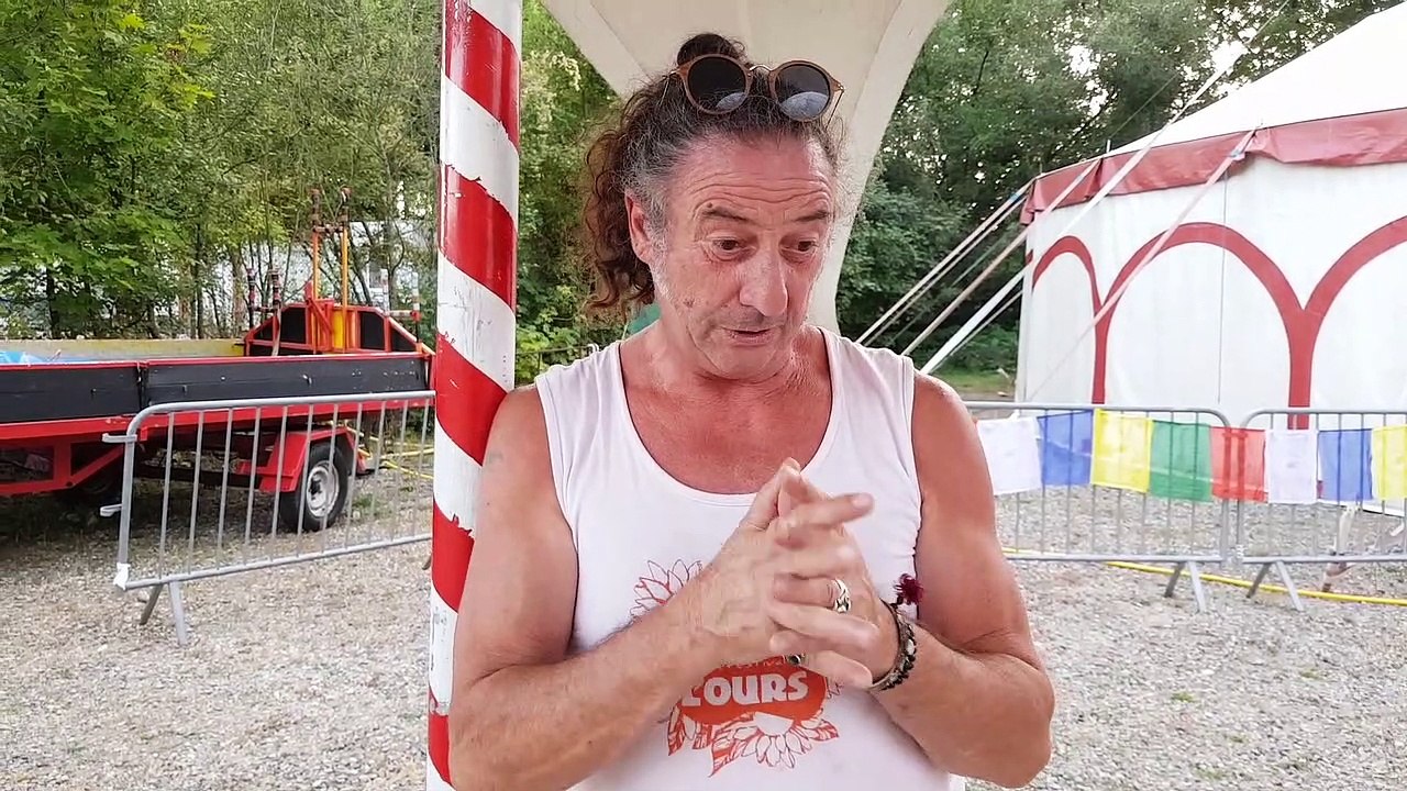 Le clown Bobof jongle avec les acrobaties, les facéties et la poésie